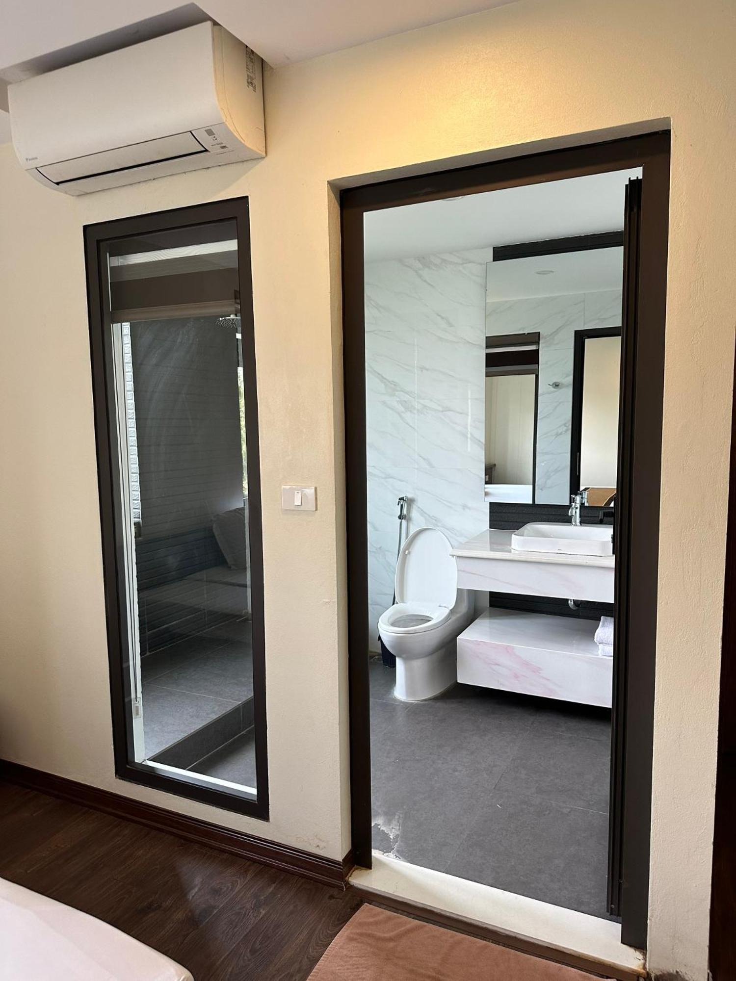 Boston Halong Hotel Ha Long Bagian luar foto